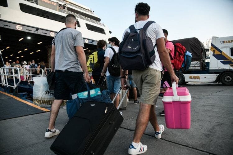 Μετακίνηση εκτός νομού: Τα νέα μέτρα – Τι ισχύει για ταξίδι με αυτοκίνητο, πλοίο, αεροπλάνο
