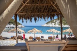 Καμπάνα” Σε Beach Bar Στην Παραλία Κατερίνης