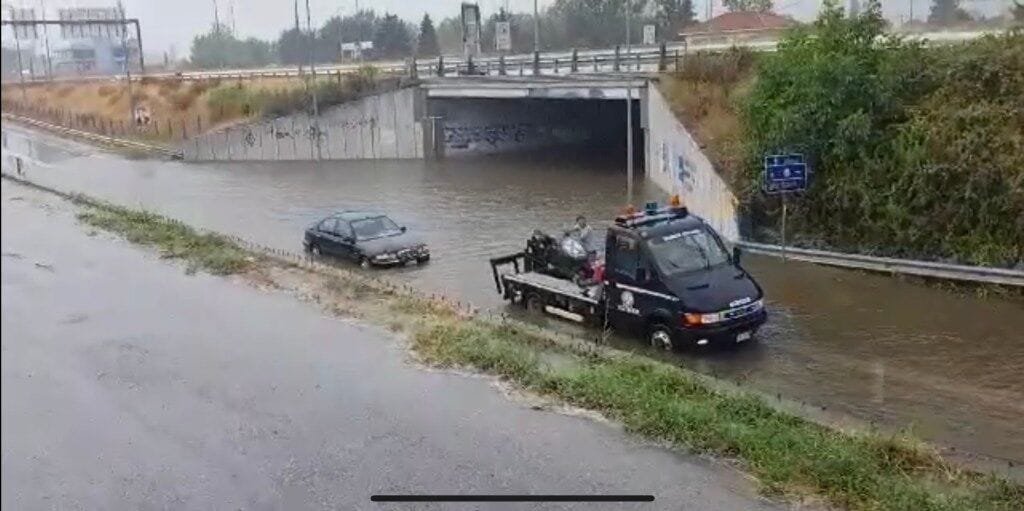 βροχόπτωσης-Πλημμύρισε η υπογειοποίηση στο Σταθμό