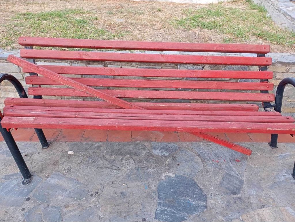 Βανδαλισμός στην πλατεία της Τοπικής Κοινότητας Λόφου